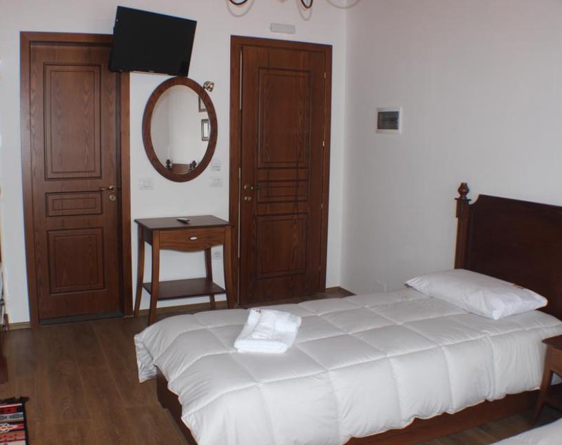 Hotel Bineri Gjirokaster Ngoại thất bức ảnh
